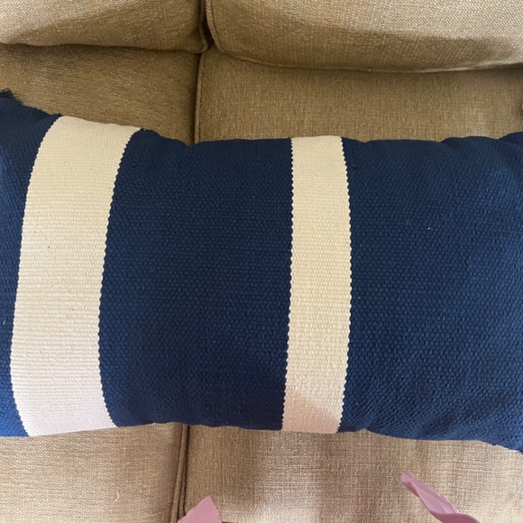 Threshold Blue White Pillow, NWT - Picture 3 of 8